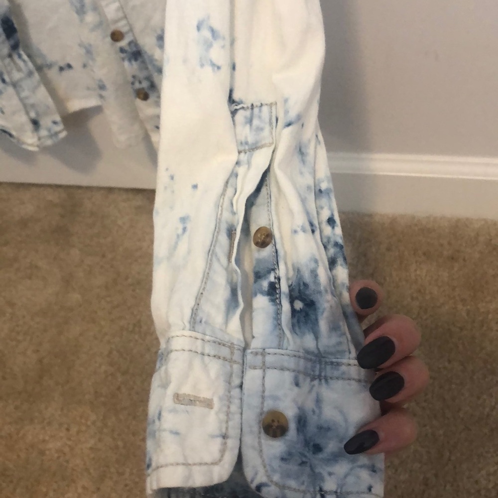 Button down - Picture 3 of 5